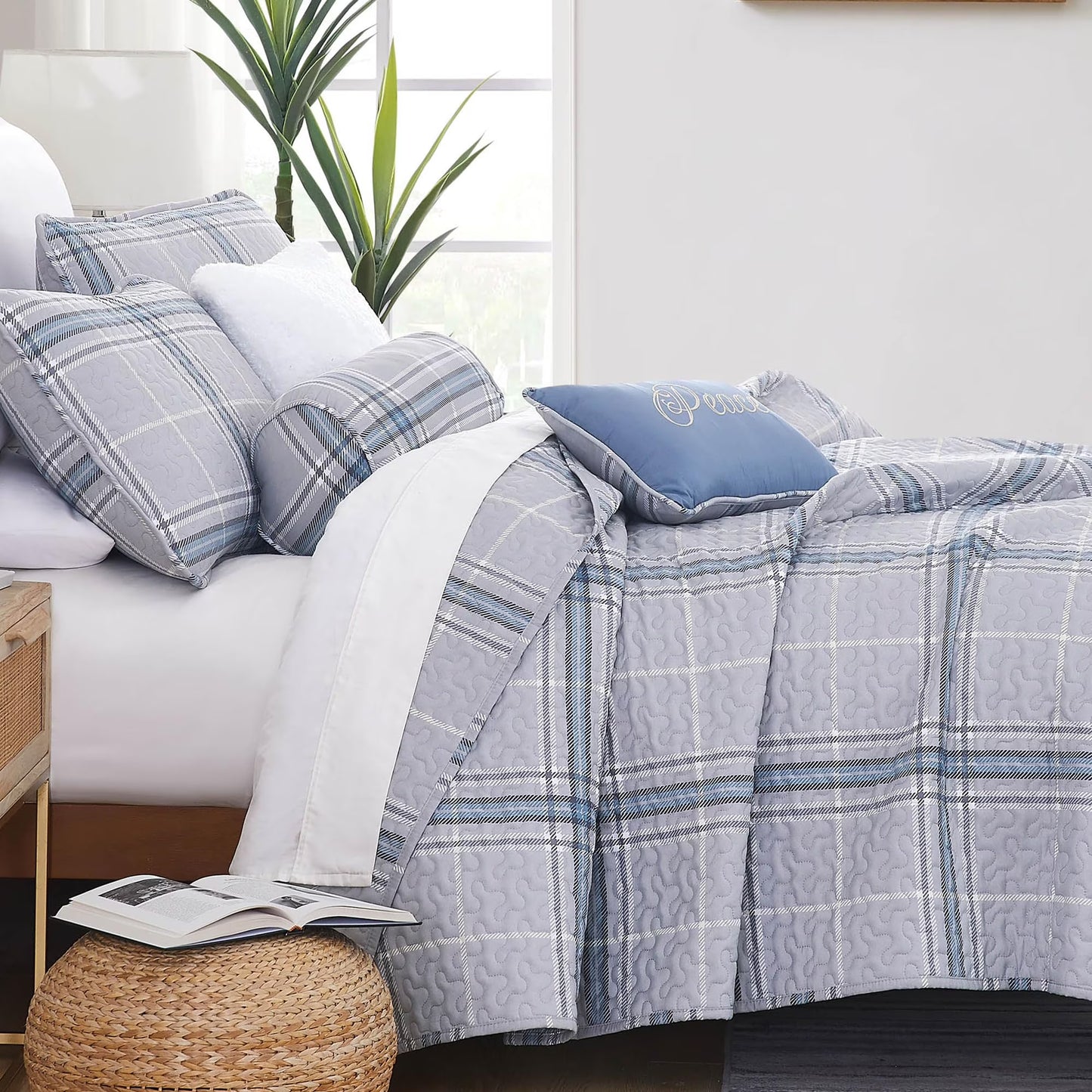 Southshore Fine LinensOversized 5-Piece Twin/Twin XL Quilt Bedding Set with two matching shams and three decorative throw pillows, oversized Paisley farmhouse bedspread Pure Melody Aqua