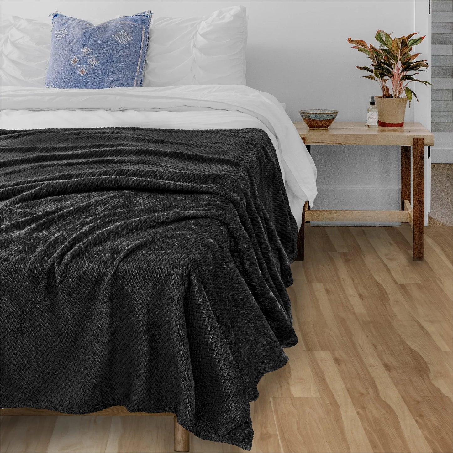 PAVILIA Soft Fleece Solid Black Throw Blanket for Couch, Lightweight Plush Warm Blankets for Bed, Fuzzy Cozy Flannel Blanket Throw for Sofa, Travel, Jacquard Pattern, Black, 50x60 inch