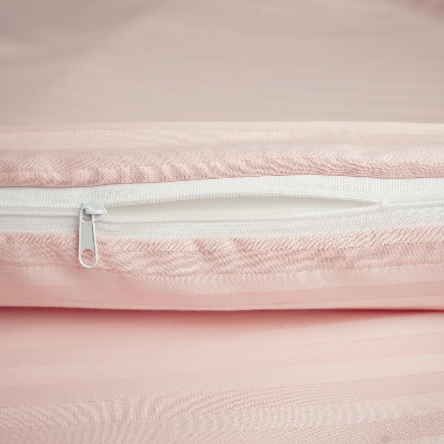 Powder Pink Satin Duvet Cover Set, 100% High Quality Turkish Cotton Queen Size Set, 1 Duvet Cover, 1 Fitted Sheet and 2 Pillowcases, Hypoallergenic, Breathable, Satin Bedding Set, Machine Washable