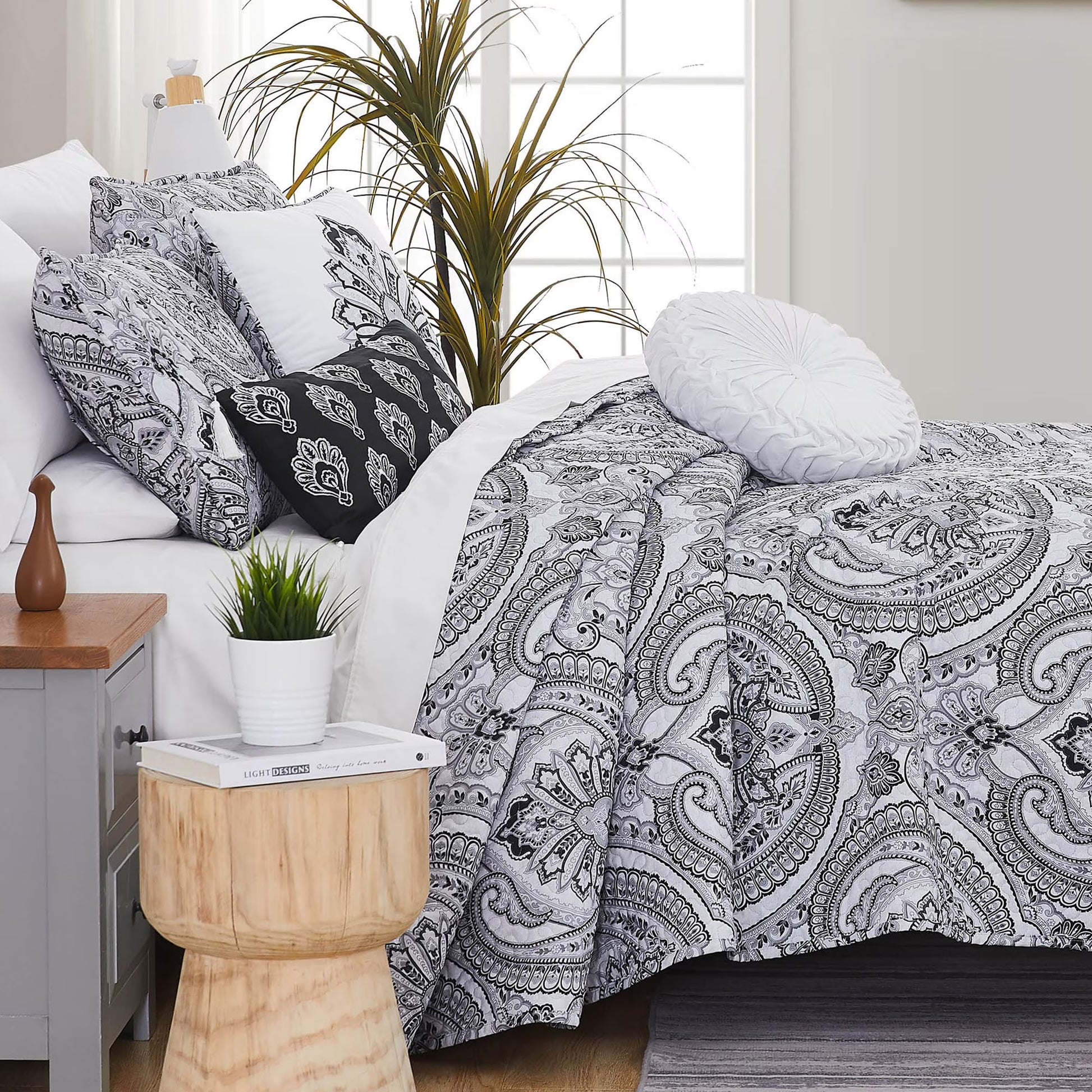 Southshore Fine LinensOversized 5-Piece Twin/Twin XL Quilt Bedding Set with two matching shams and three decorative throw pillows, oversized Paisley farmhouse bedspread Pure Melody Aqua