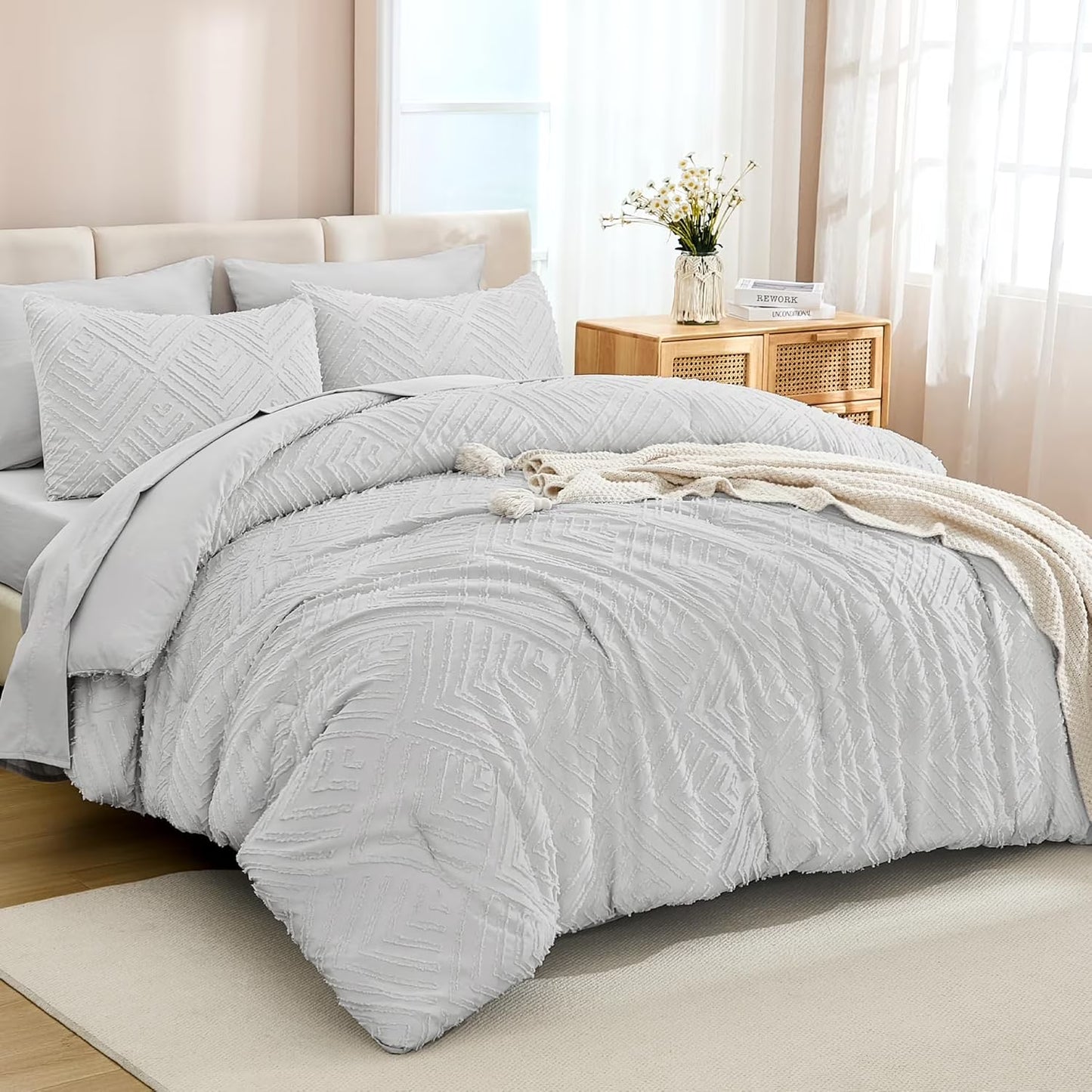 Queen Comforter Set 7 Piece Dark Emerald Green - Bed in a Bag Queen Boho Lightweight Fluffy Tufted Bedding Sets with Comforter, Sheets, Pillowcases & Shams