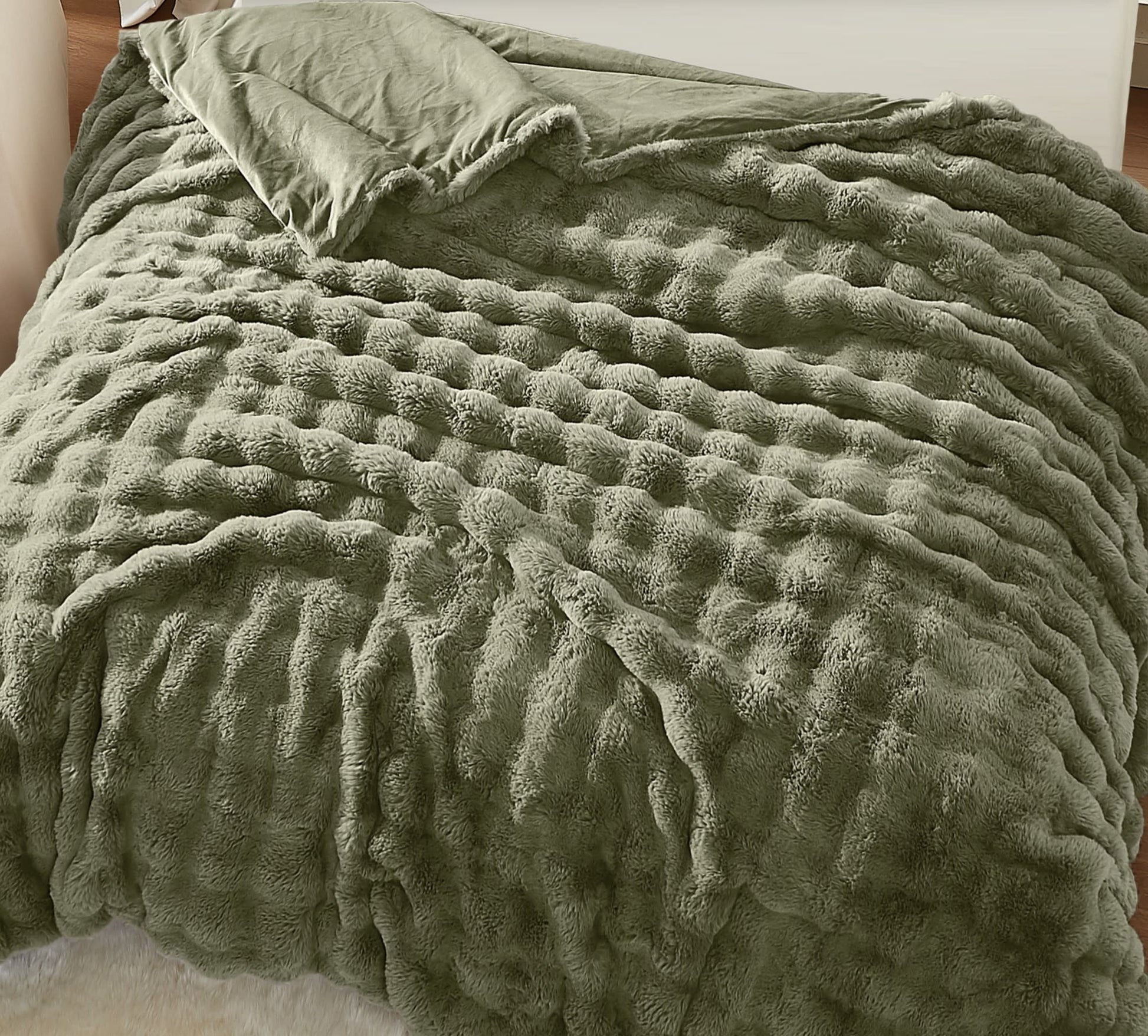 Brooklyn Loom Bubble Faux Fur 100% Microfiber Polyester Twin XL Blanket in Green, All Season, Adult Size, OEKO-TEX Certified