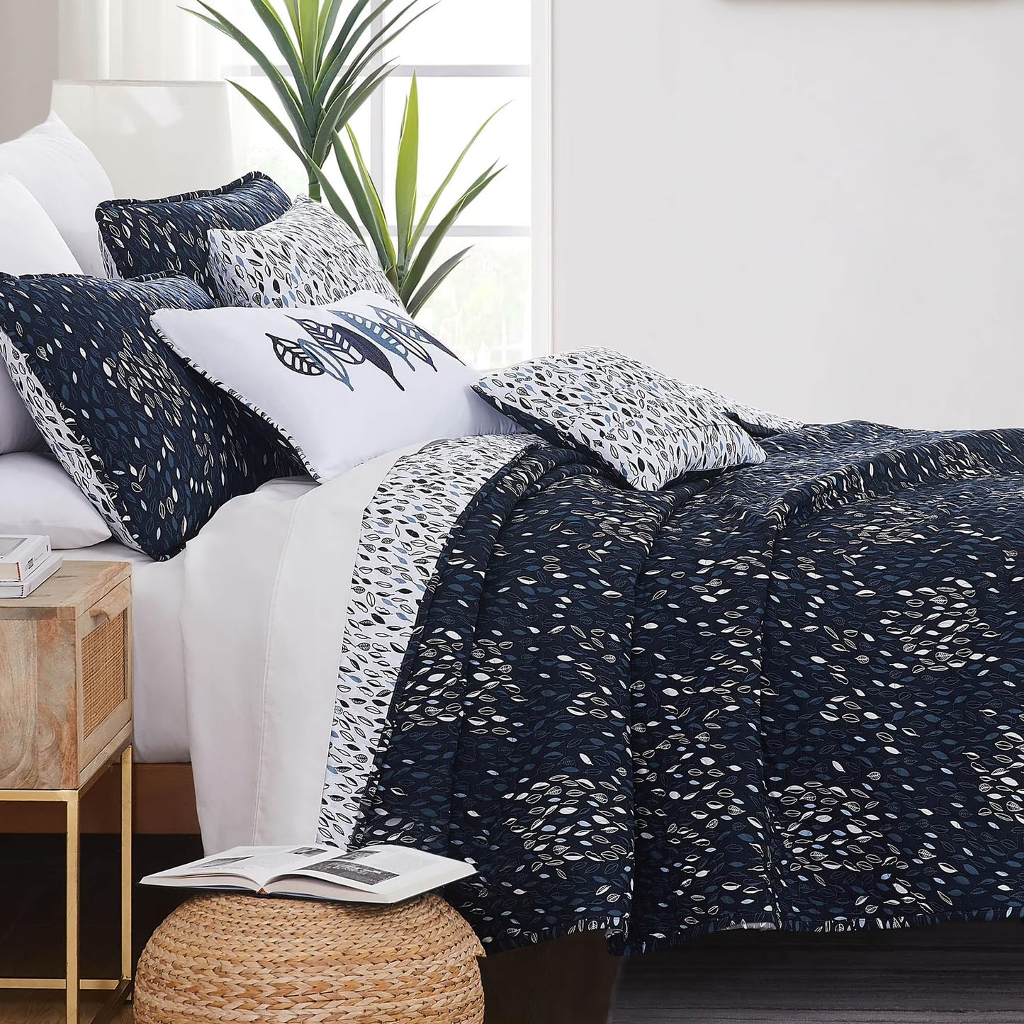 Southshore Fine LinensOversized 5-Piece Twin/Twin XL Quilt Bedding Set with two matching shams and three decorative throw pillows, oversized Paisley farmhouse bedspread Pure Melody Aqua